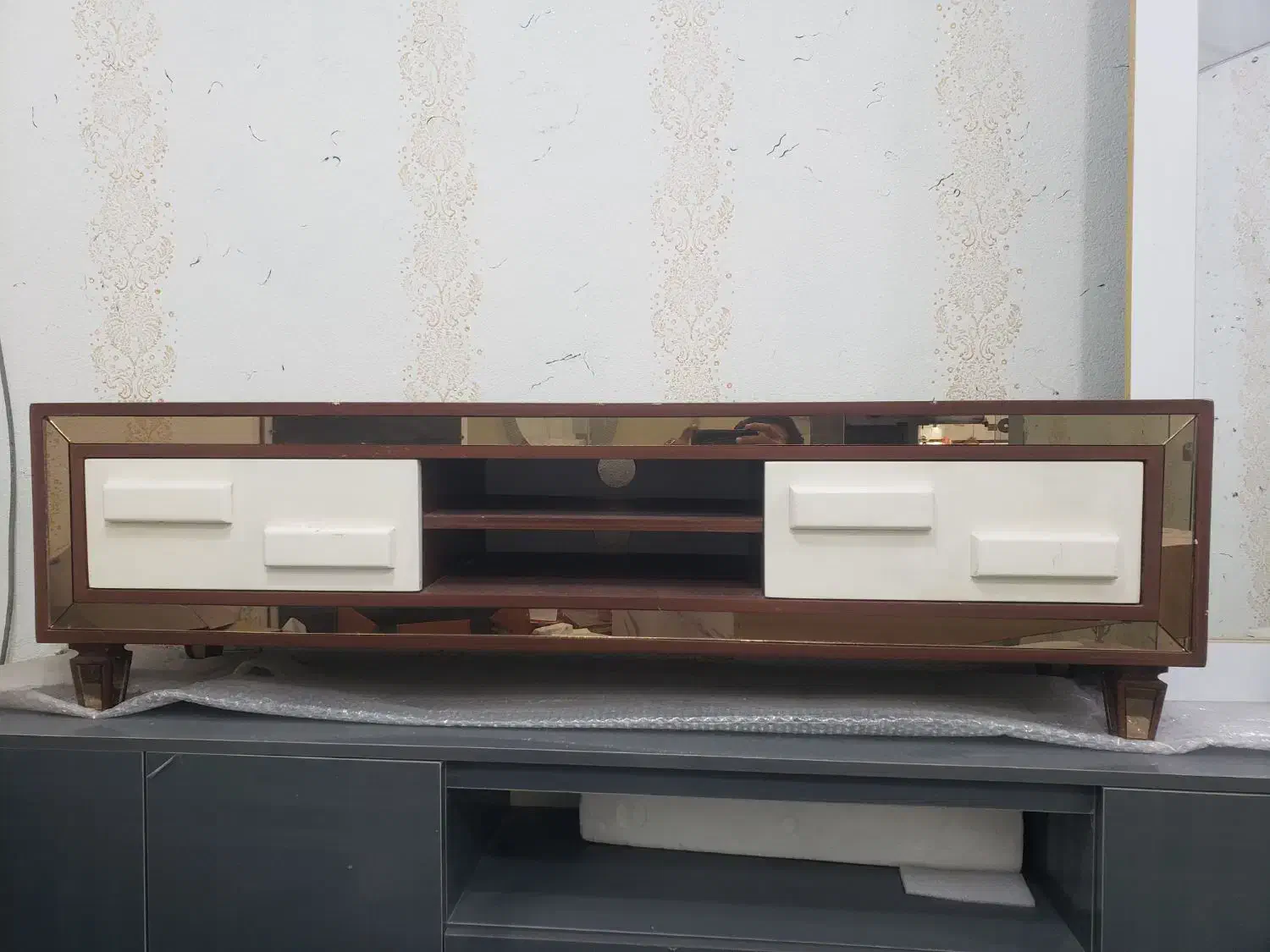 فروش تعدادی میز و آینه کنسول ب قیمت خرید|بوفه، ویترین، کنسول|میناب, |دیوار