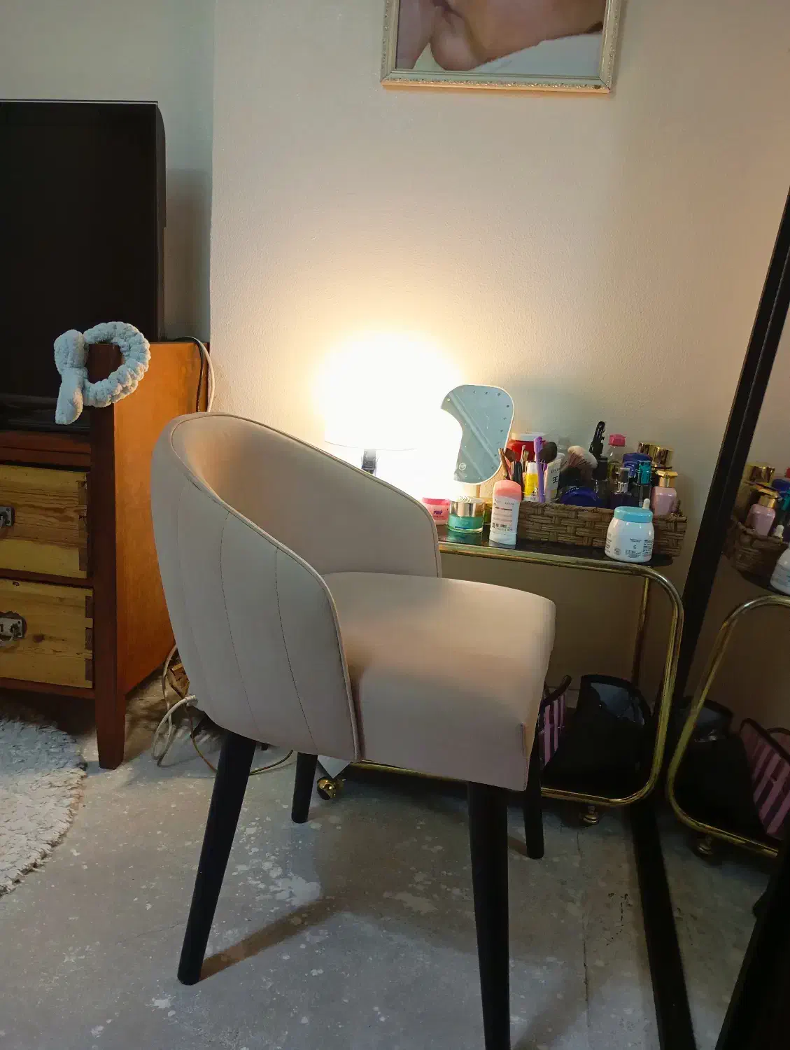 صندلی|صندلی و نیمکت|شاهین‌شهر, فردوسی|دیوار