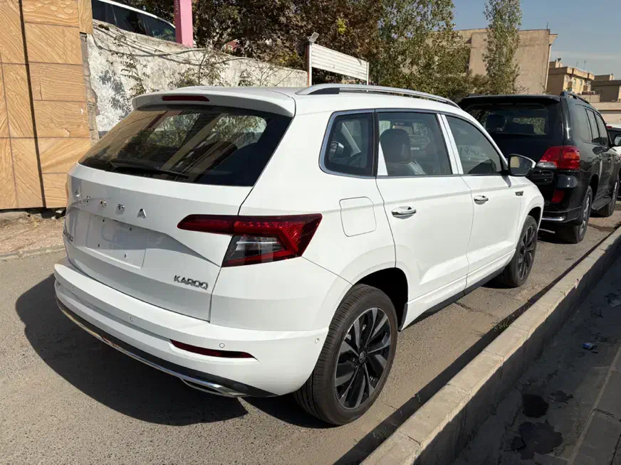 اشکودا کاروک ۲۰۲۴|خودرو سواری و وانت|تهران, پونک|دیوار