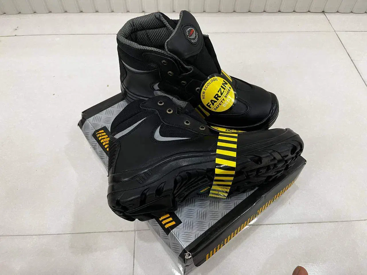 دو جفت کفش کار مهندسی و کوهنوردی|کیف، کفش، کمربند|شهریار, شهرک وائین|دیوار