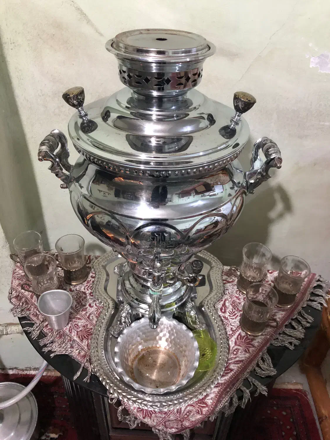 سماور گازی و ۶ عدد استکان و پایه ورشو|سماور، چایساز، قهوهساز|لوندویل, |دیوار