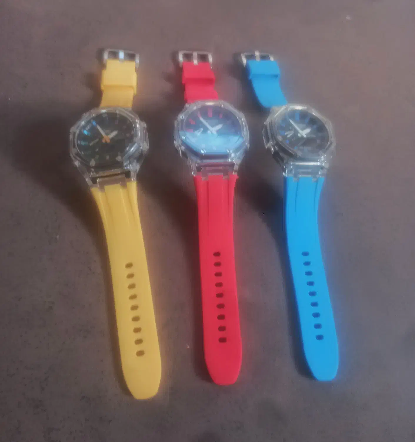 دو تا بوت و پنج تا کتونی و سه تا ساعت جیشاک|کیف، کفش، کمربند|ساری, |دیوار