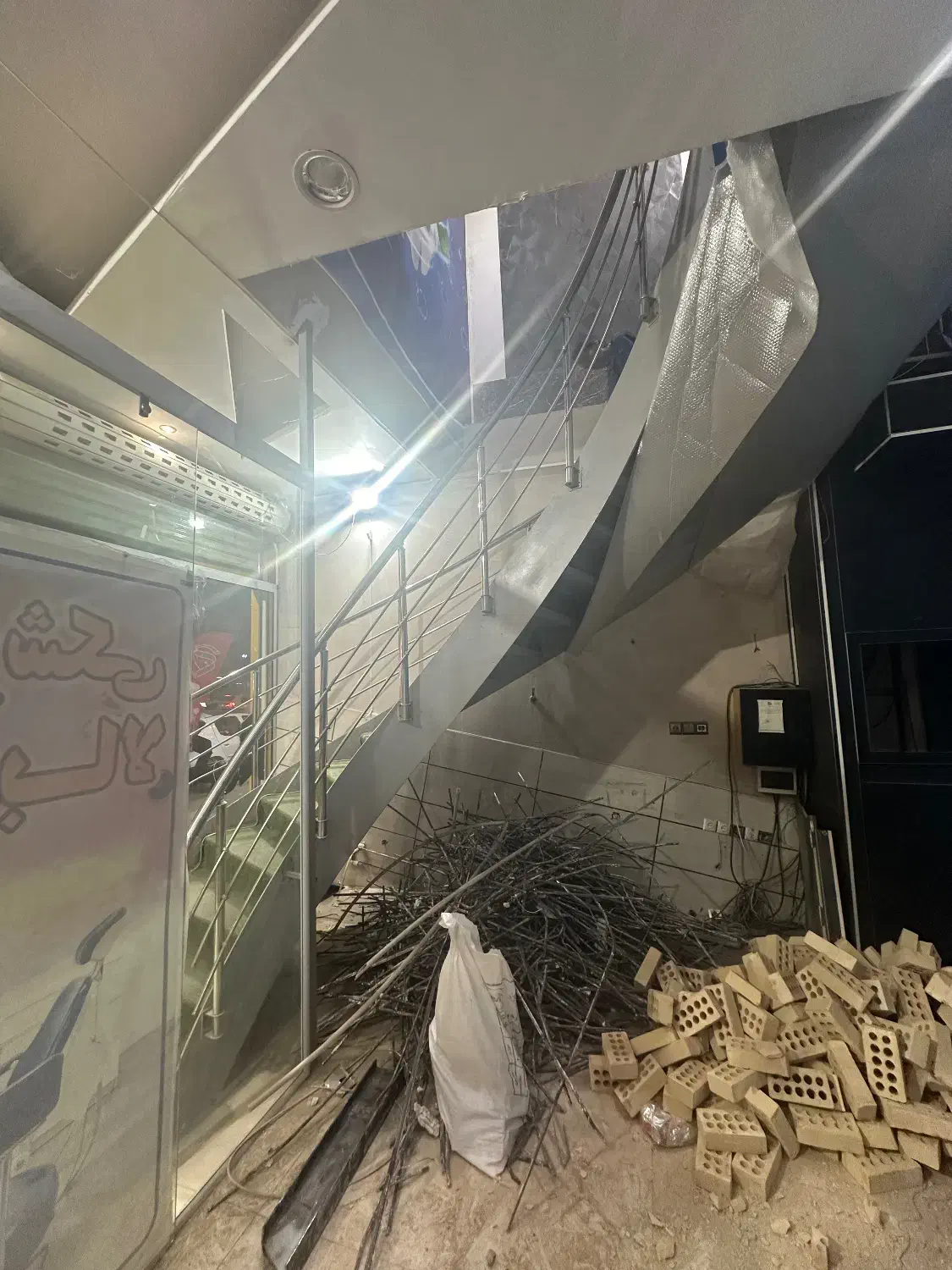 پله گرد آهنی پله پیچ|مصالح و تجهیزات ساختمان|پیشوا, |دیوار