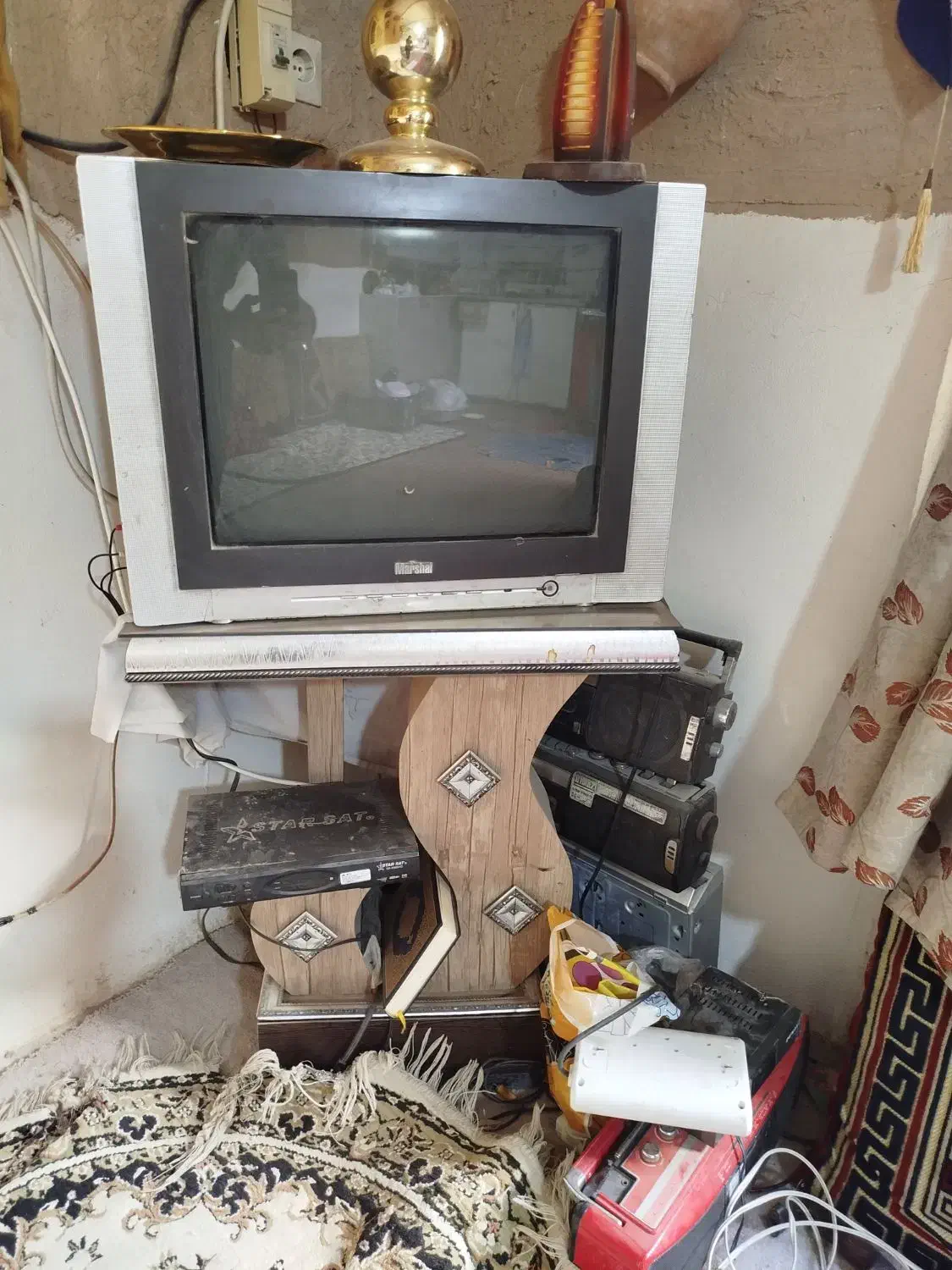 تلویزیون 21 تمیز با زیر یش|تلویزیون و پروژکتور|خورموج, |دیوار