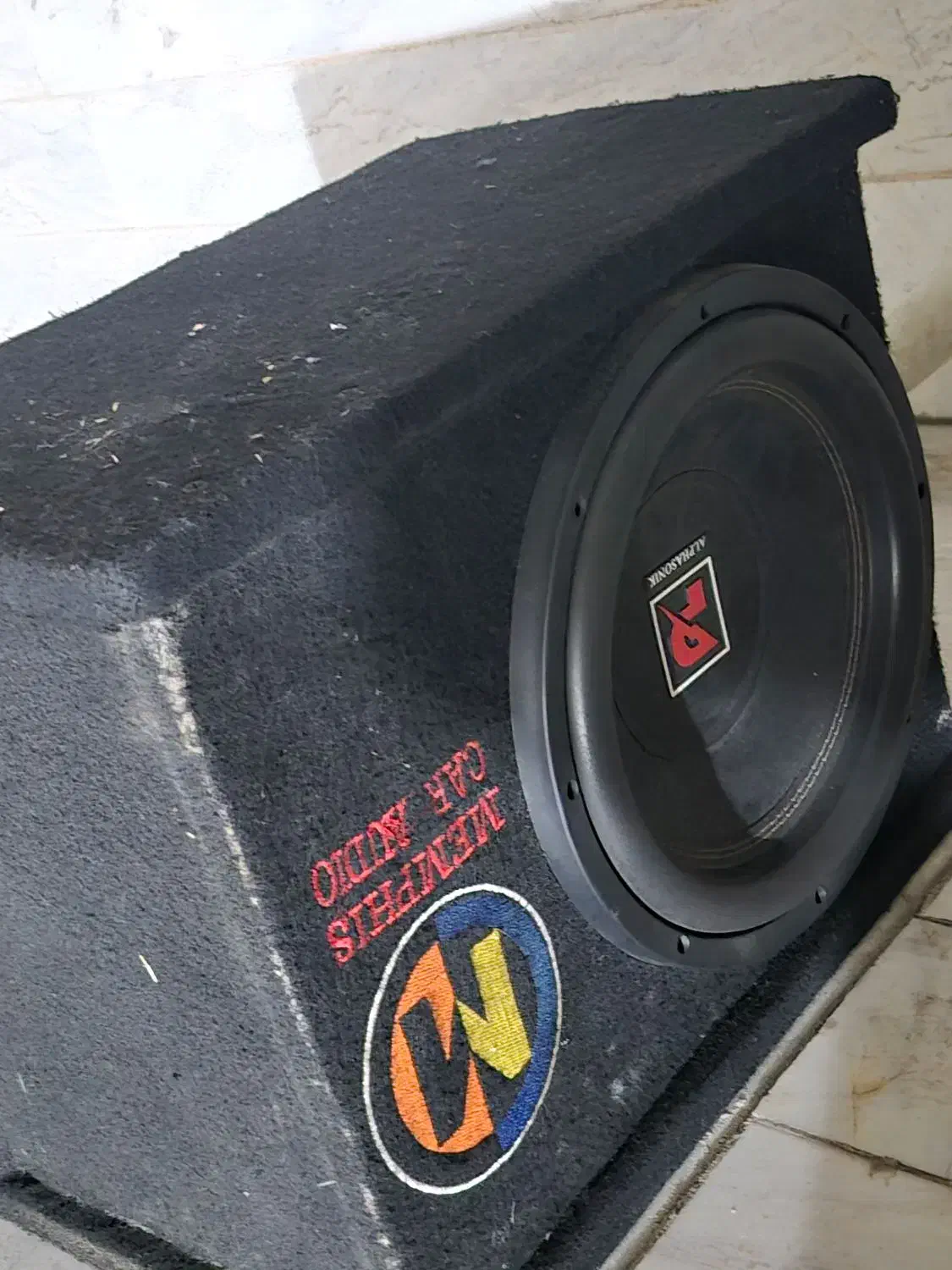 ساب|صوتی و تصویری|قم, هفت تیر|دیوار