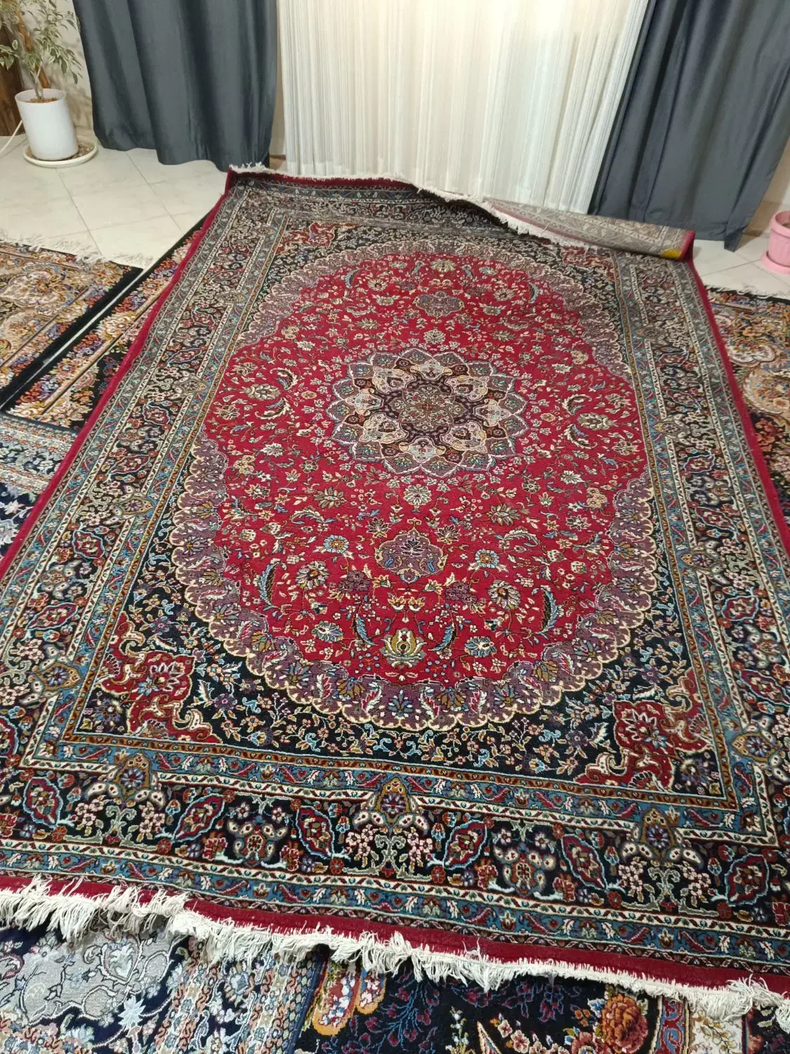 یک جفت شش متری /یکی نه متری|فرش|صدرا-فارس, فاز ۱|دیوار