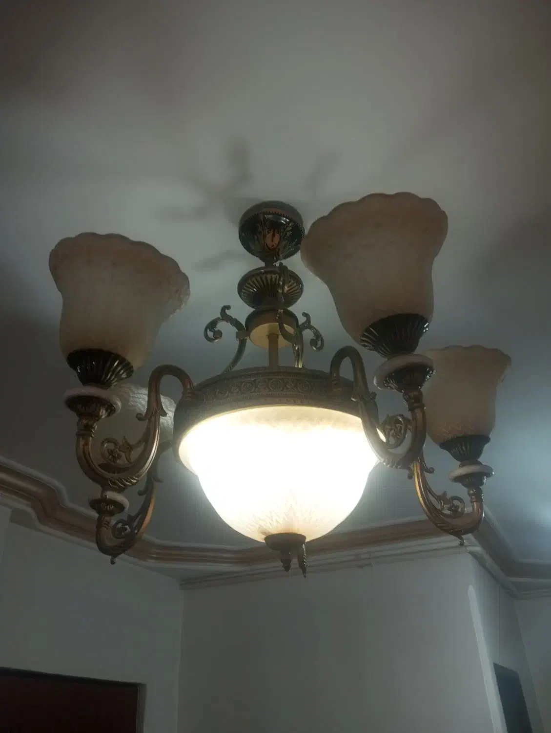 لوستر فروشی|لوستر و چراغ آویز|رشت, باهنر|دیوار