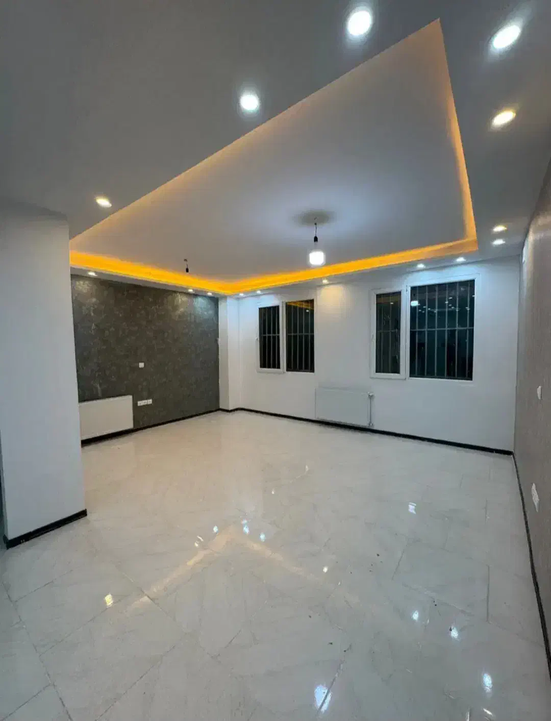 دو خواب خیابان ظفر پارکینگ انباری طبقه اول|فروش آپارتمان|هشتگرد, شهرک گلها|دیوار