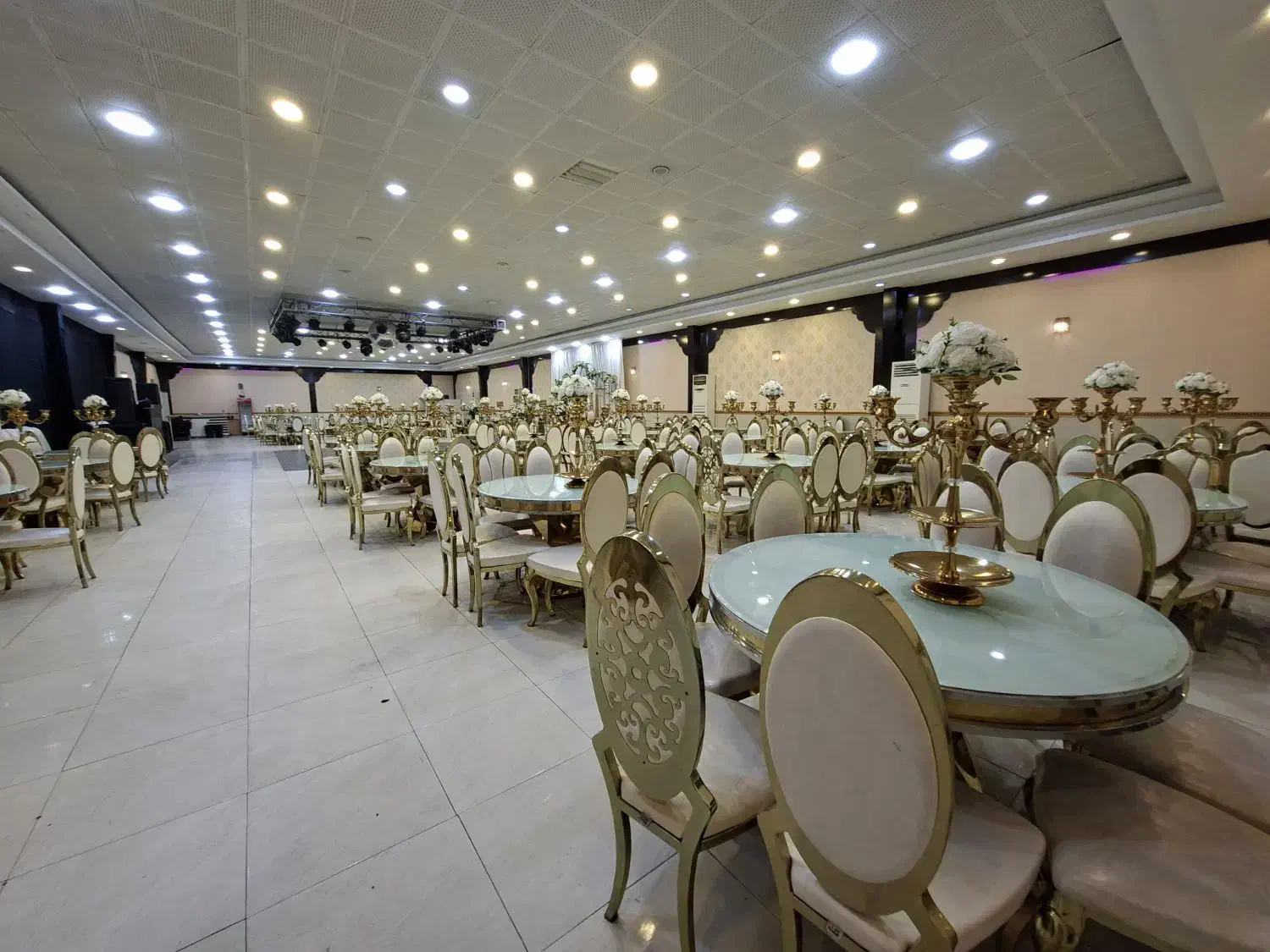 تالار لیانا استخدام میکند|استخدام خدمات فروشگاه و رستوران|اهواز, بعثت|دیوار