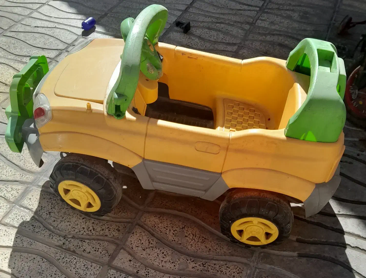 ماشین بزرگ سالم فقط فرمونش در اومده|اسباببازی|کوهدشت, |دیوار