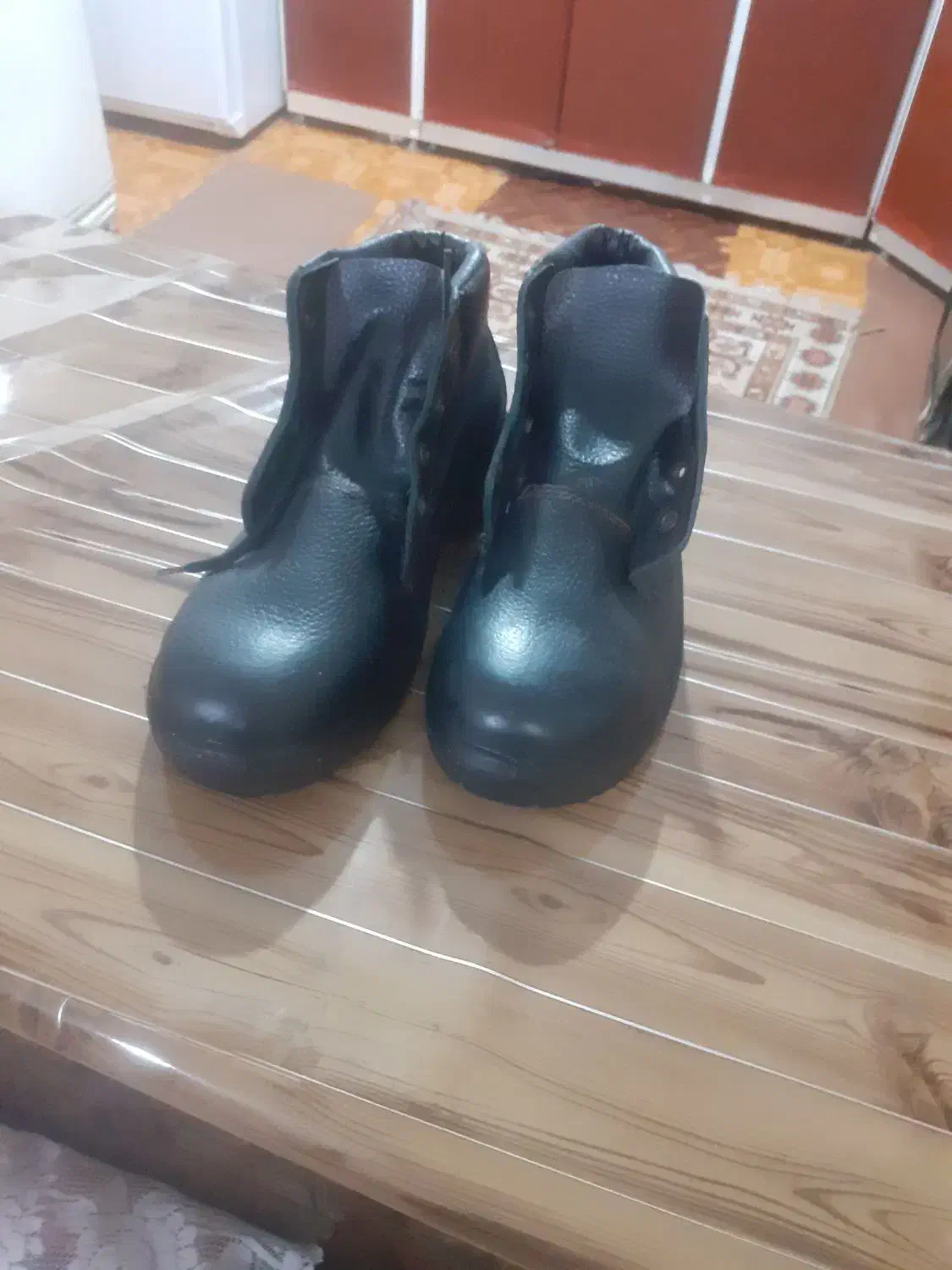 کفش ایمنی و لباس کار|کیف، کفش، کمربند|شیراز, کوشک میدان|دیوار