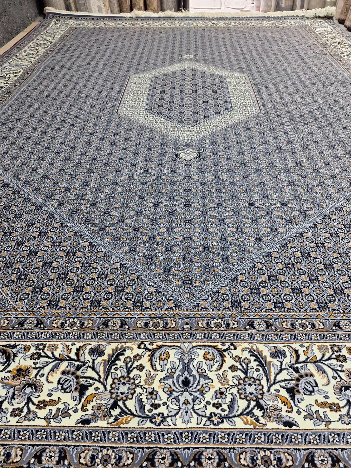 1تخته 12متری 700شانه ریزماهی|فرش|شیراز, شاه قلی بیگی|دیوار