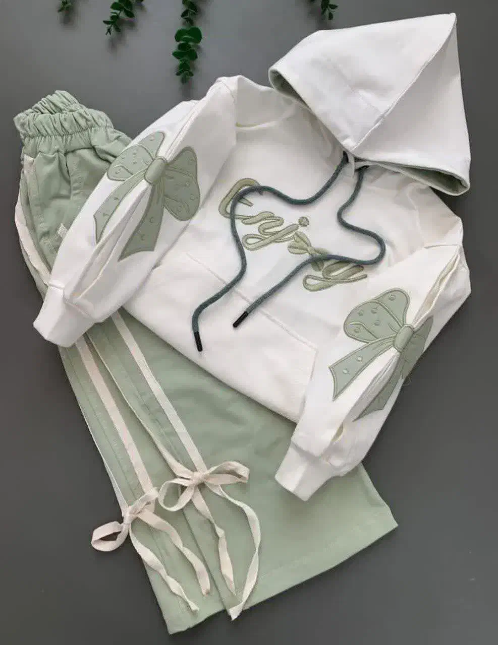 لباس بچگانه نیلو|لباس|انزل, |دیوار