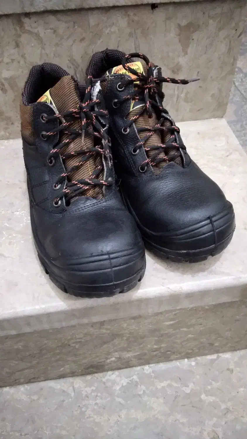 کفش ایمنی|کیف، کفش، کمربند|مرودشت, بیست متری بیمارستان|دیوار