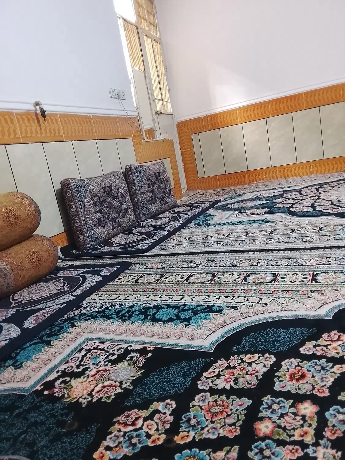 یک فرش دوازده متری 1500شانه|فرش|دهدشت, |دیوار