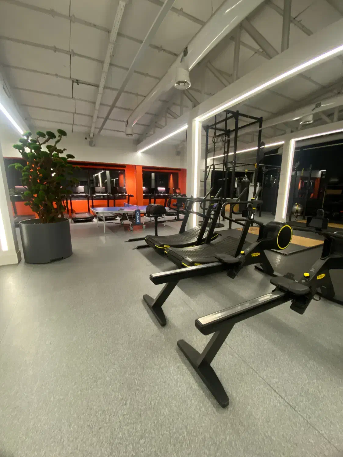 استخدام نیروی خدمات - سالن کار|استخدام خدمات فروشگاه و رستوران|تهران, نمایشگاه بین المللی|دیوار