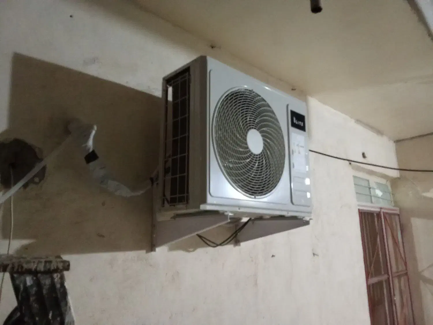 نصب اسپیلت‌نصب‌آنتن‌لوله‌کش‌برقکش‌ساختمان‌ت‌خانگی|خدمات پیشه و مهارت|زابل, |دیوار