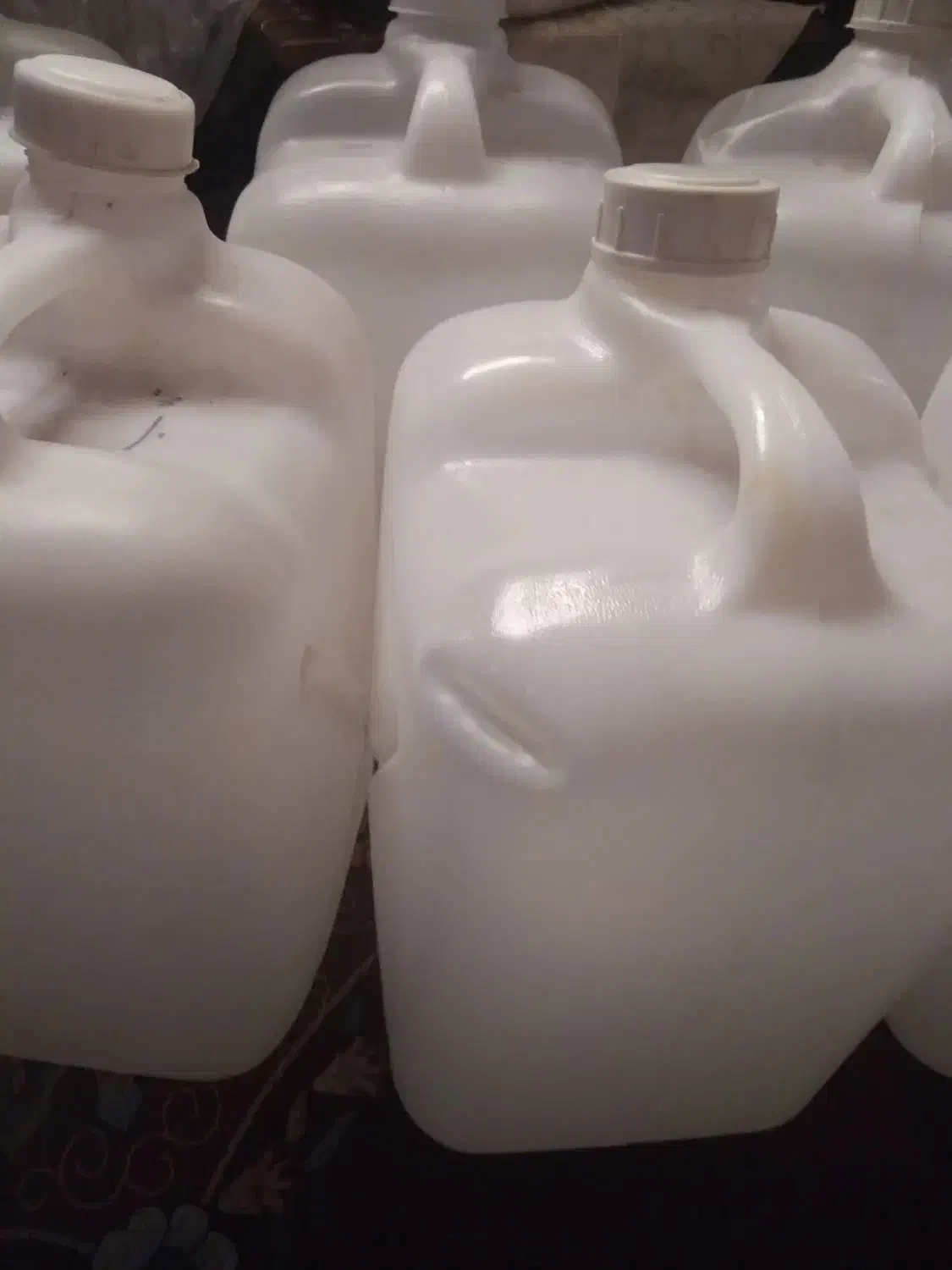 گالن تمیز نو هست|ظروف نگهدارنده، پلاستیکی، یک‌بارمصرف|زاهدان, |دیوار