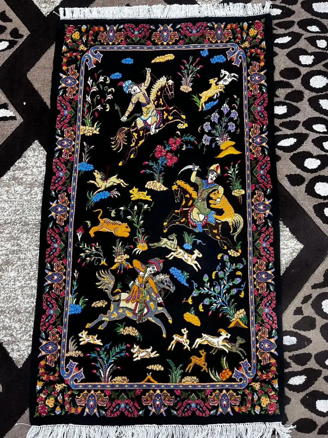 قالی شکارگاه دست باف|فرش|مسجد سلیمان, |دیوار