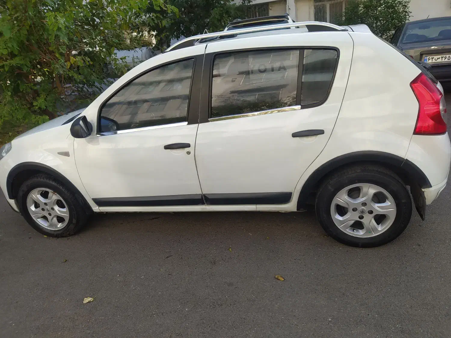 رنو ساندرو دنده‌ای، مدل ۱۳۹۶|خودرو سواری و وانت|بندر انزلی, استادیوم|دیوار