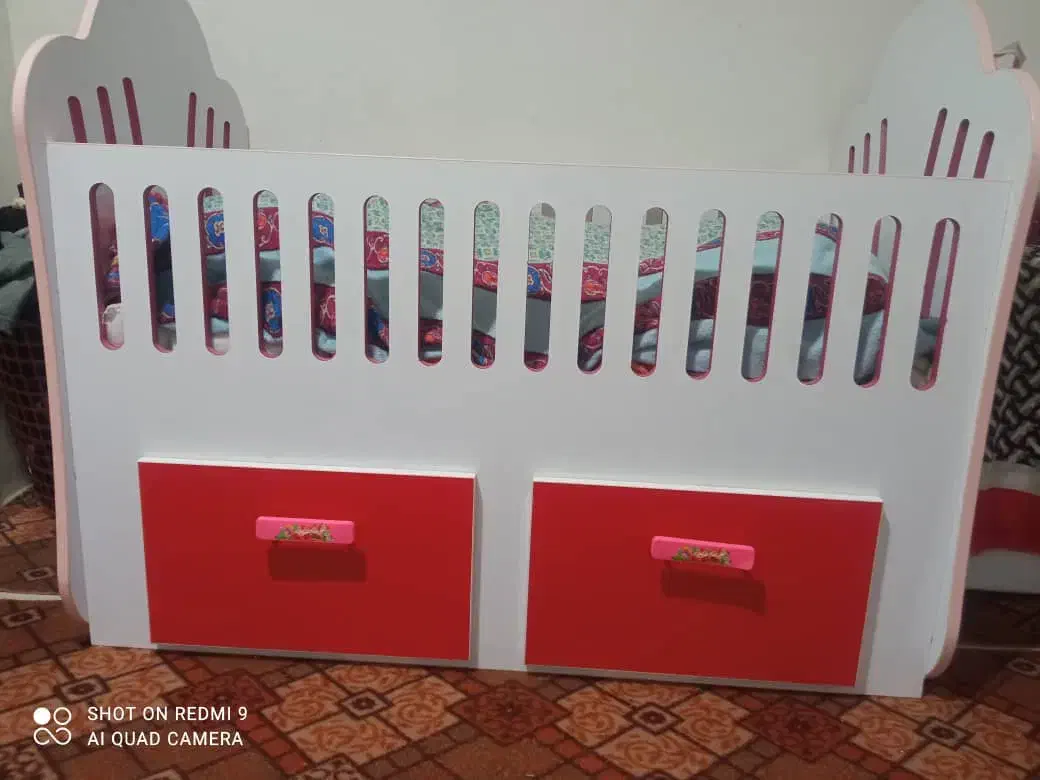 تخت نوزاد و کودک و ماشین لباس شویی کودک|تخت و صندلی بچه|جم, |دیوار