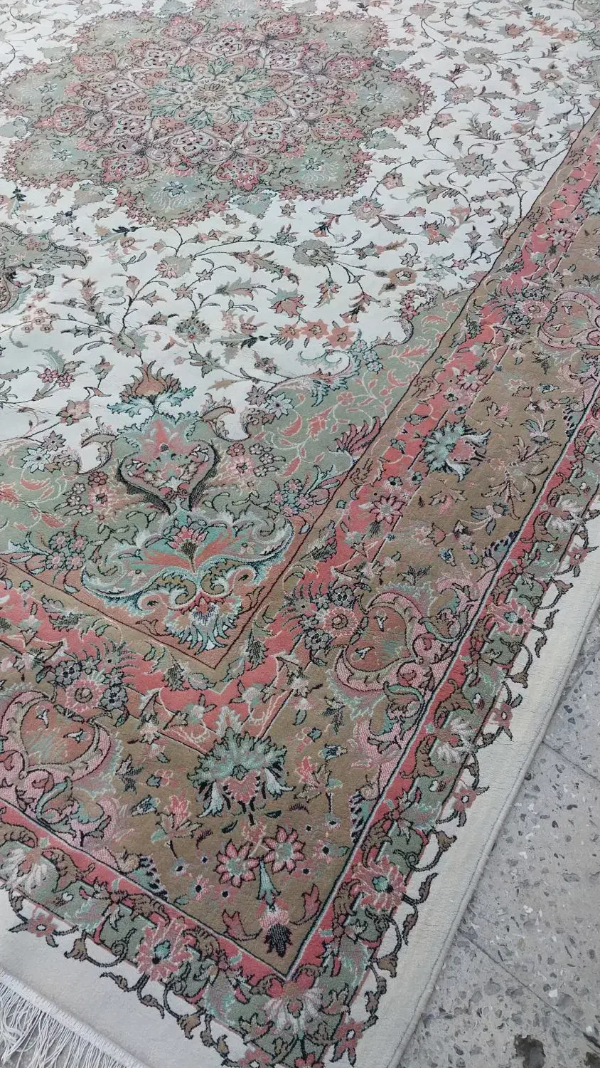 فرش‌یا‌قالی‌۱۲۰۰‌شانه‌تمام‌نخ‌در‌حد‌نو|فرش|باوی, |دیوار