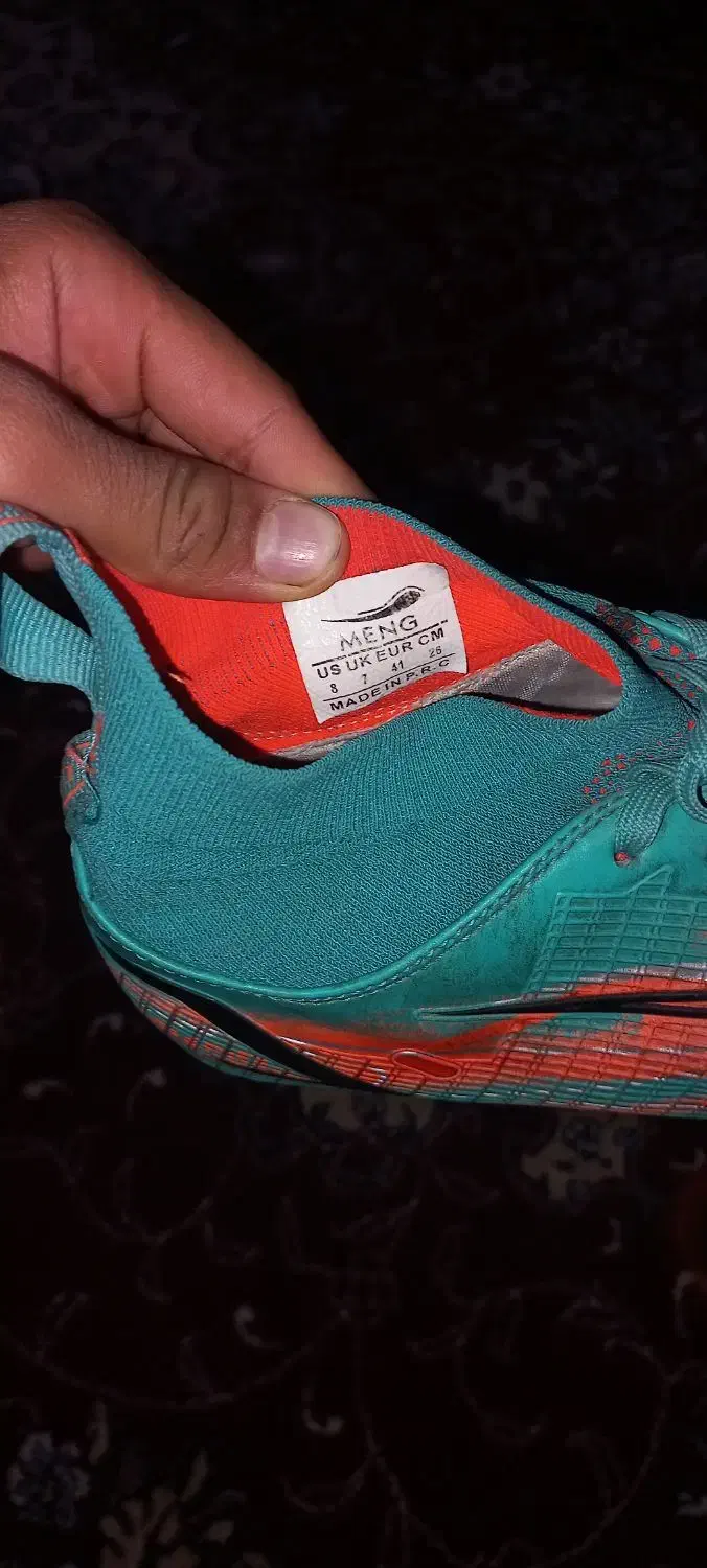 کفش فوتبال|کیف، کفش، کمربند|شیراز, فرودگاه شهید دستغیب شیراز|دیوار