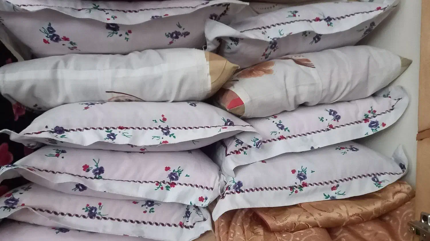 بالشت الیافی|رختخواب، بالش، پتو|دورود, |دیوار