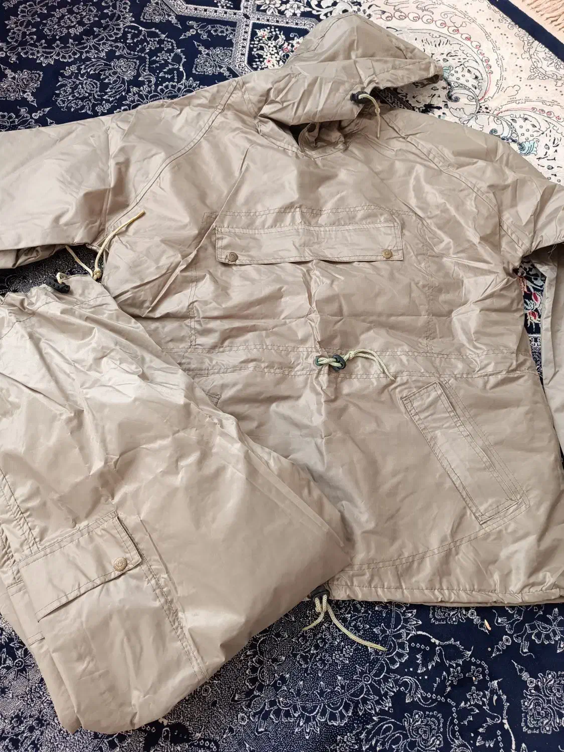 بادگیرمردانه|لباس|بیرجند, |دیوار