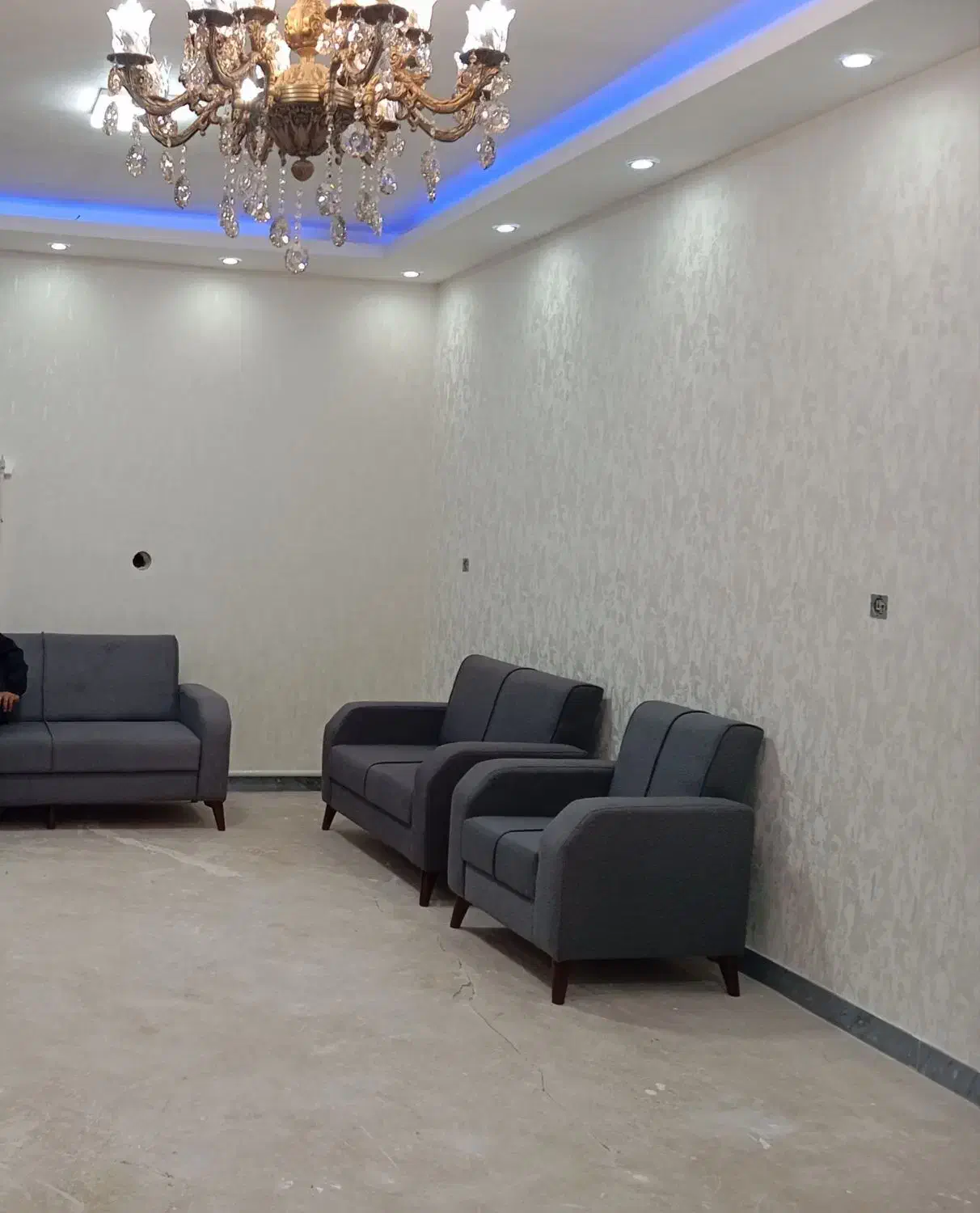 مبل راحتی هفت نفره به قیمت هیجده میلیون تومان|مبلمان خانگی و میز عسلی|سراب, |دیوار