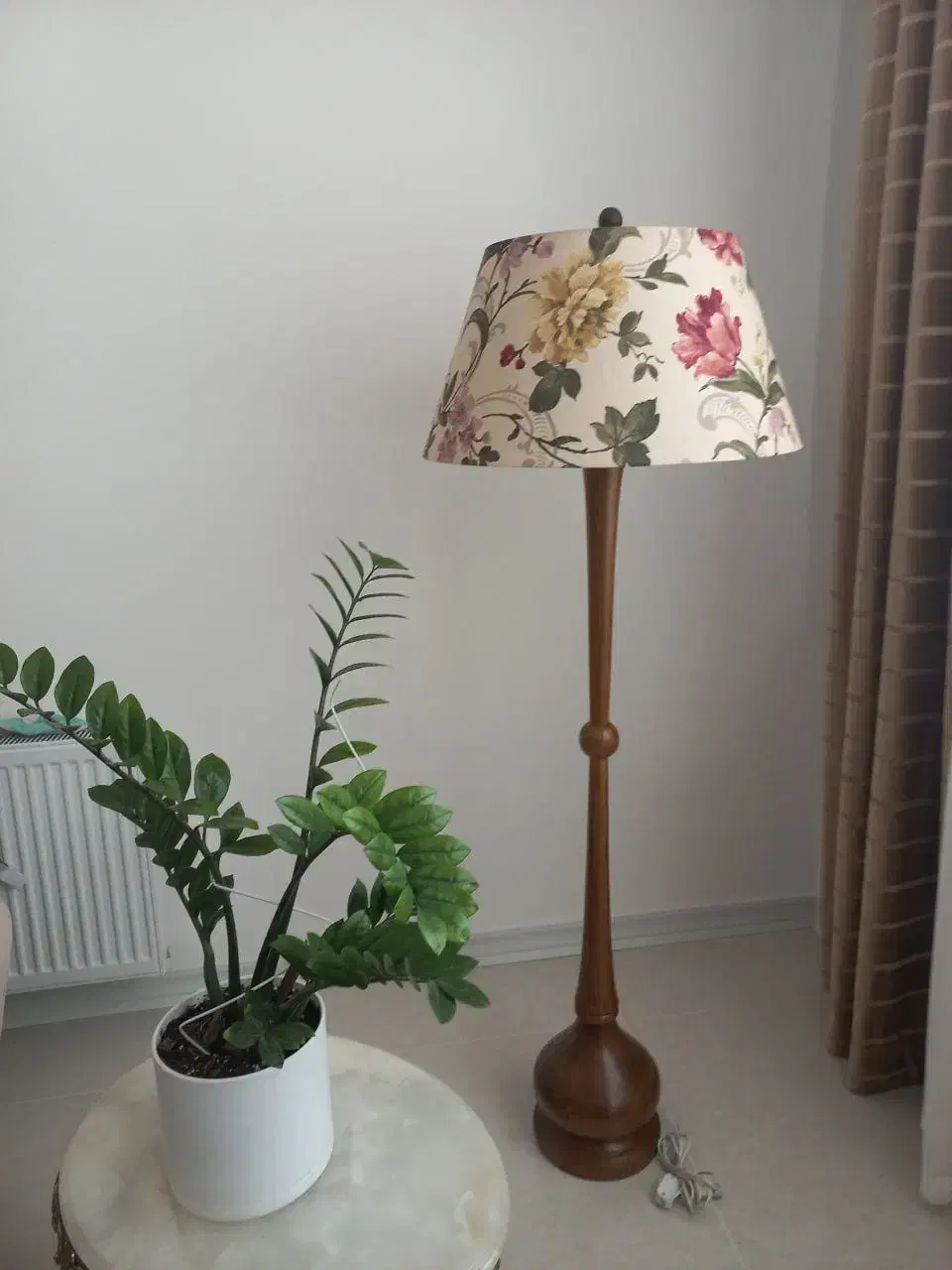 آباژور کنارسالنی چوب چنار دست ساز و یونیک و خاص|چراغ خواب و آباژور|ساری, |دیوار