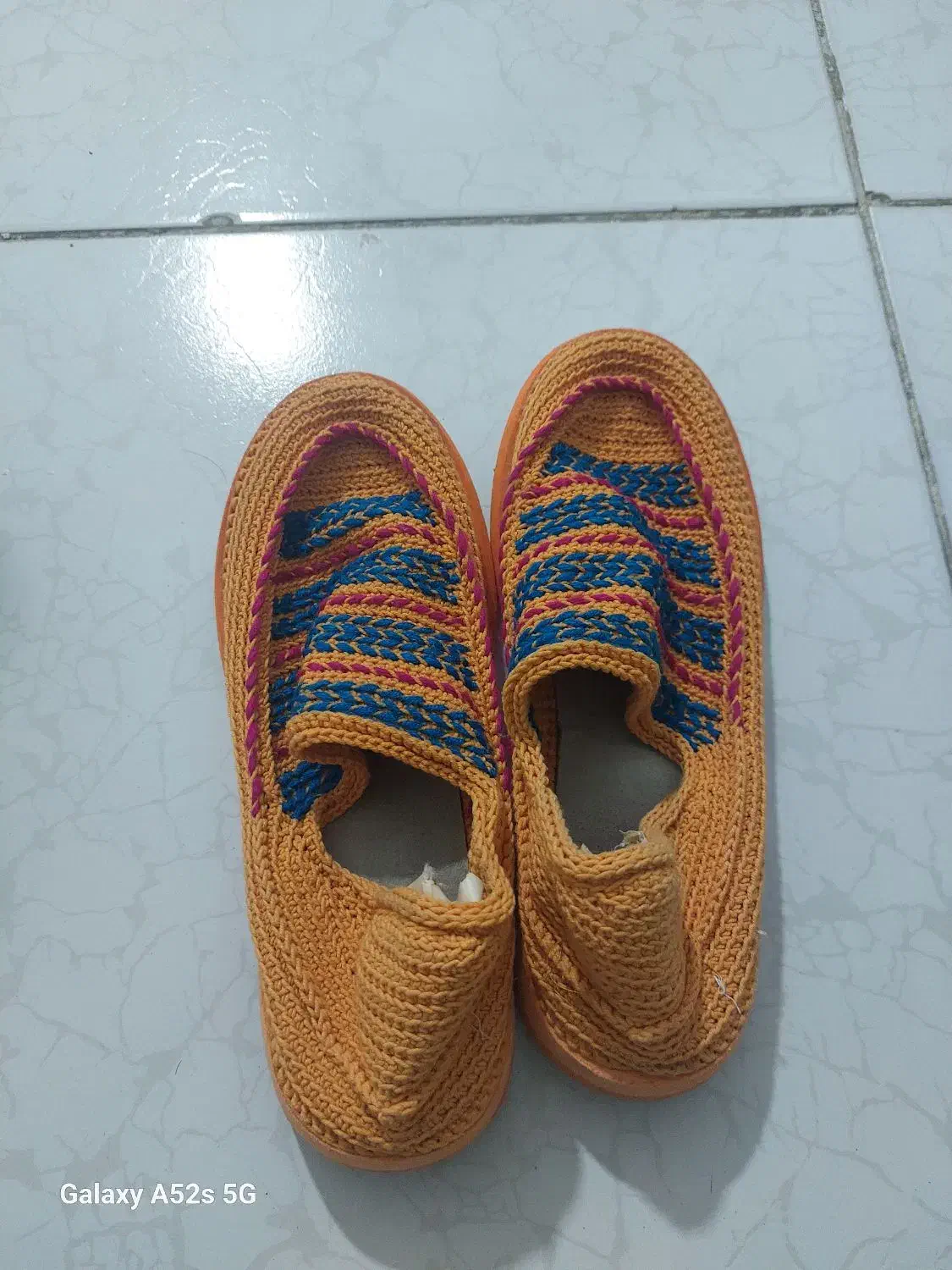 کفش . گیو .|کیف، کفش، کمربند|شهریار, شهریار|دیوار