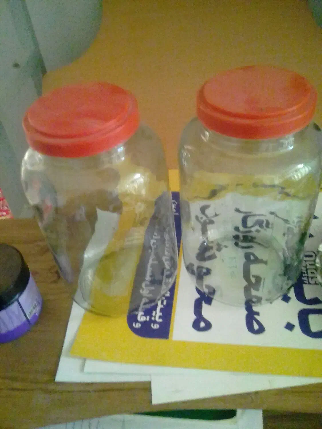 شیشه سه کیلویی برای حبوبات ومواد نگهدارنده|ظروف نگهدارنده، پلاستیکی، یکبارمصرف|اصفهان, شیخ طوسی|دیوار