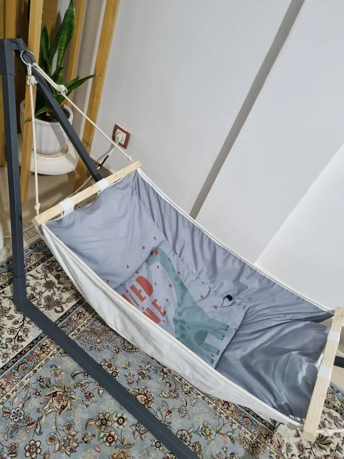 ننو فلزی|اسباب و اثاث بچه|نی‌ریز, |دیوار