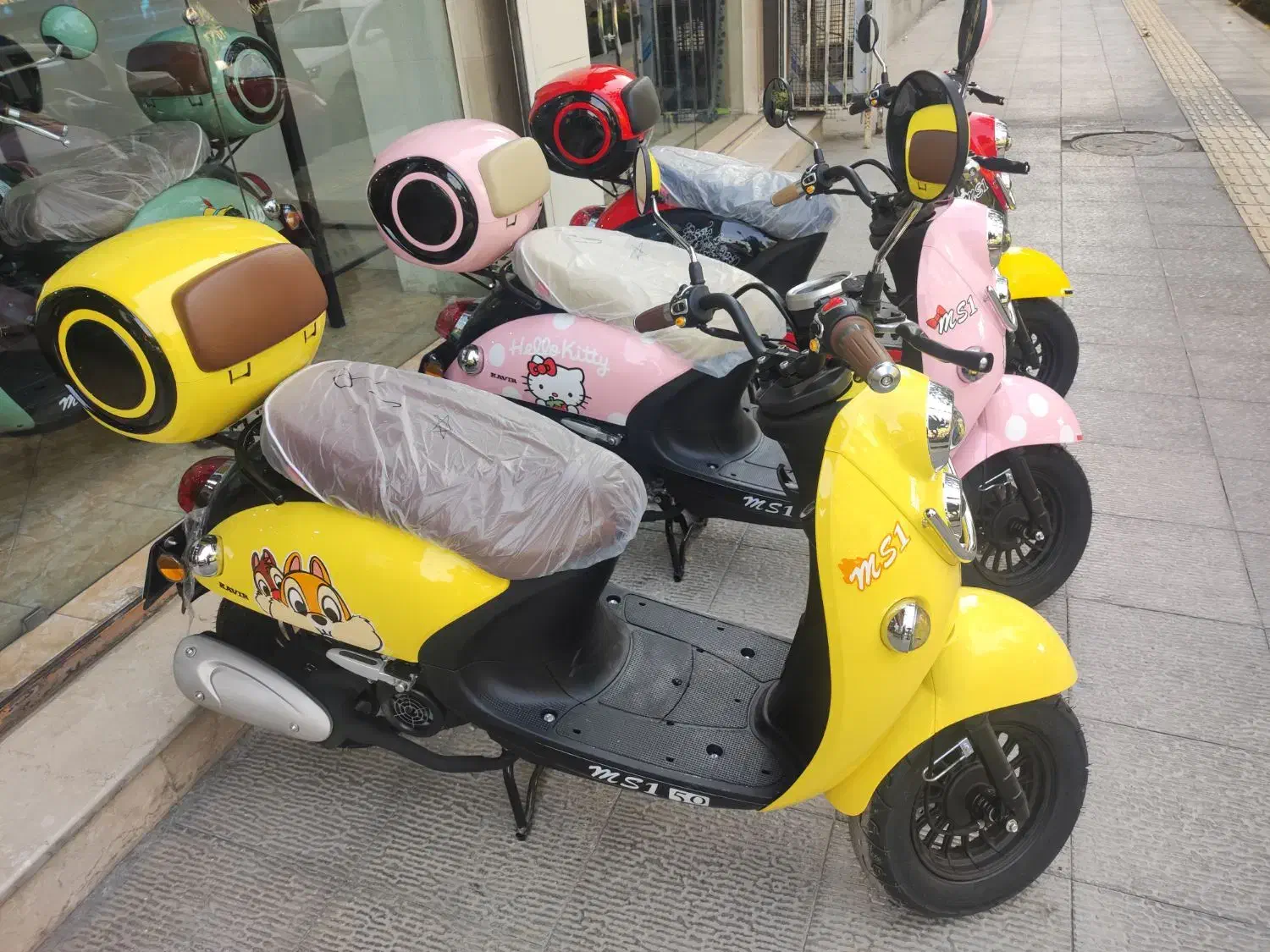 موتور اتومات مدل 1404صفر همراه با بیمه وکلاه|موتورسیکلت|اصفهان, پروین|دیوار