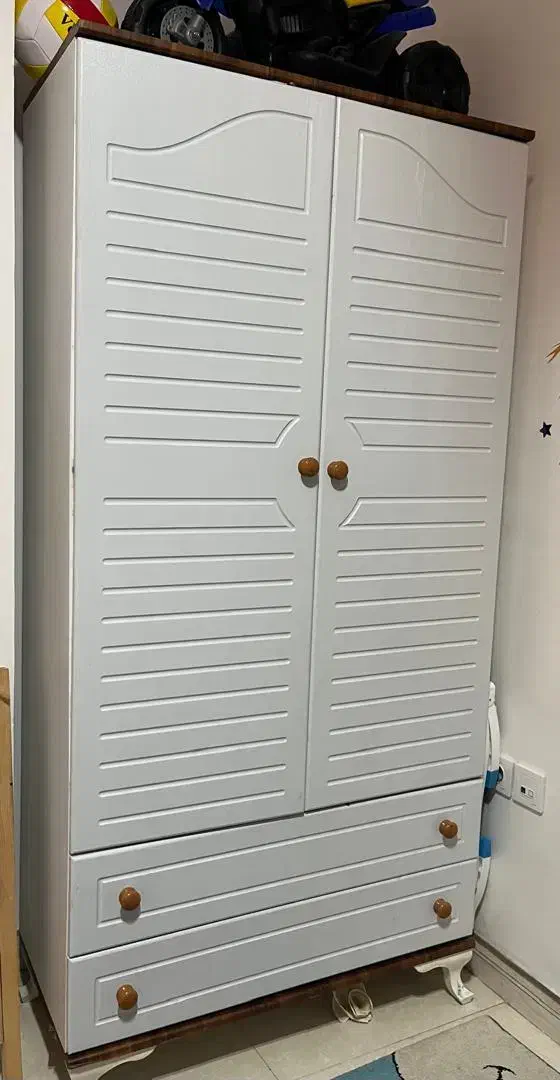 تخت و کمد بچگانه کاملا سالم و تمیز|تخت و صندلی بچه|رودسر, |دیوار