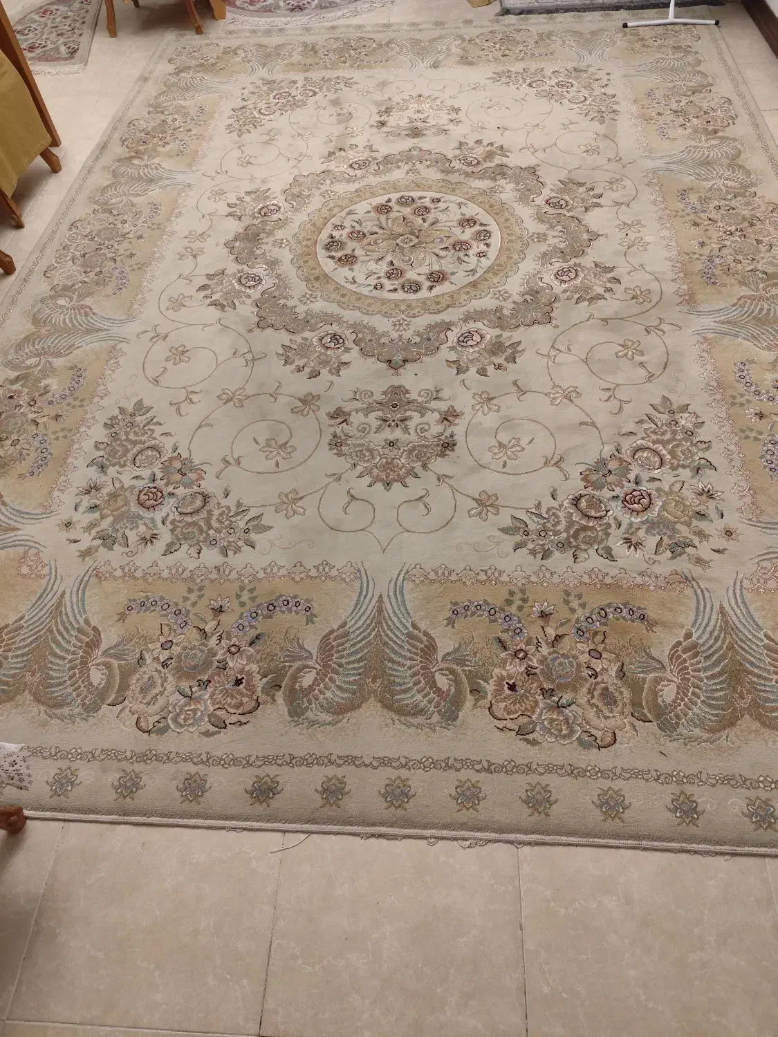 یک تخته فرش ۹ متری کاملا سالم به همراه روفرشی مخمل|فرش|قدس, شهرقدس|دیوار