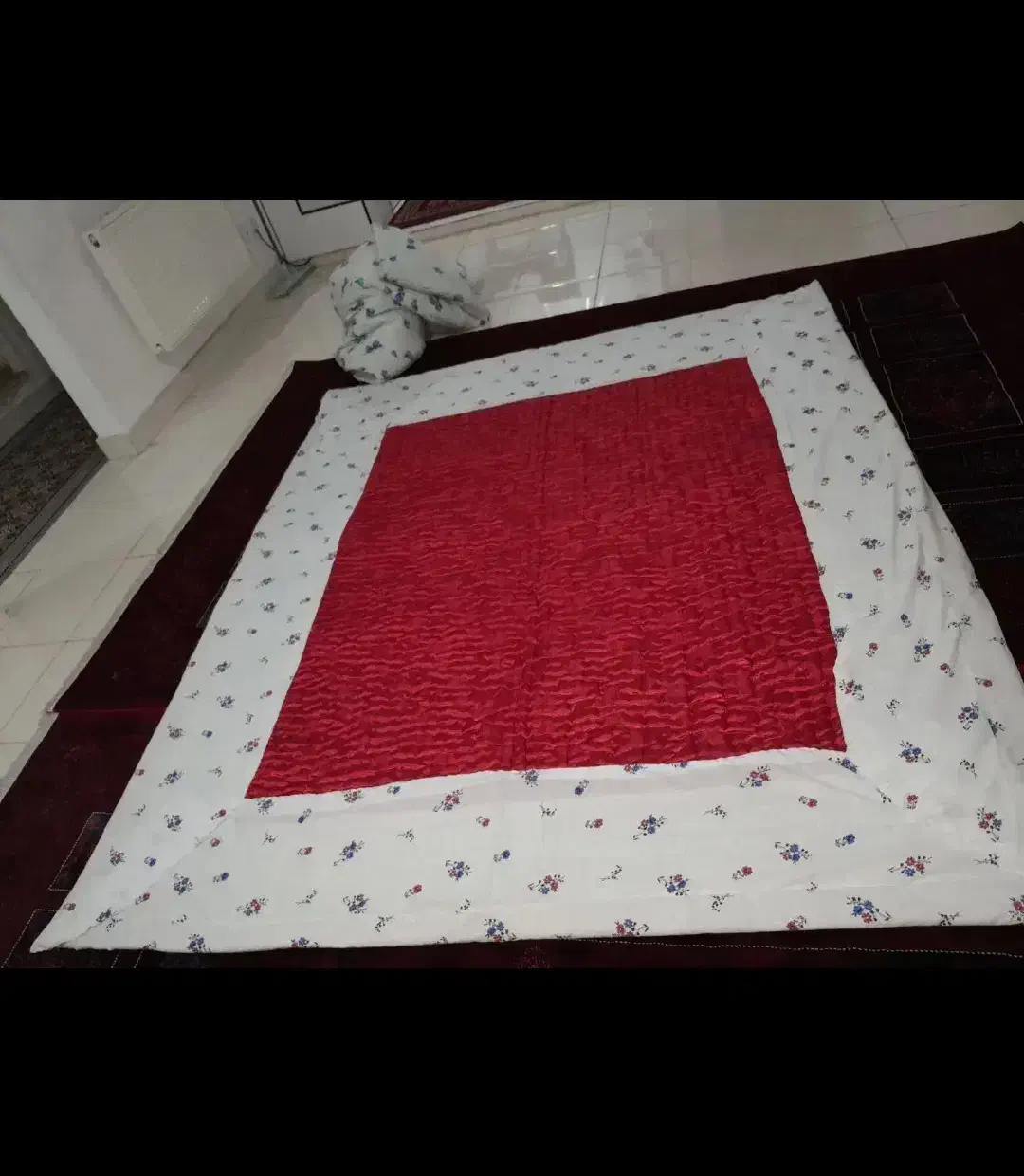 لحاف|رختخواب، بالش، پتو|آبیک, |دیوار