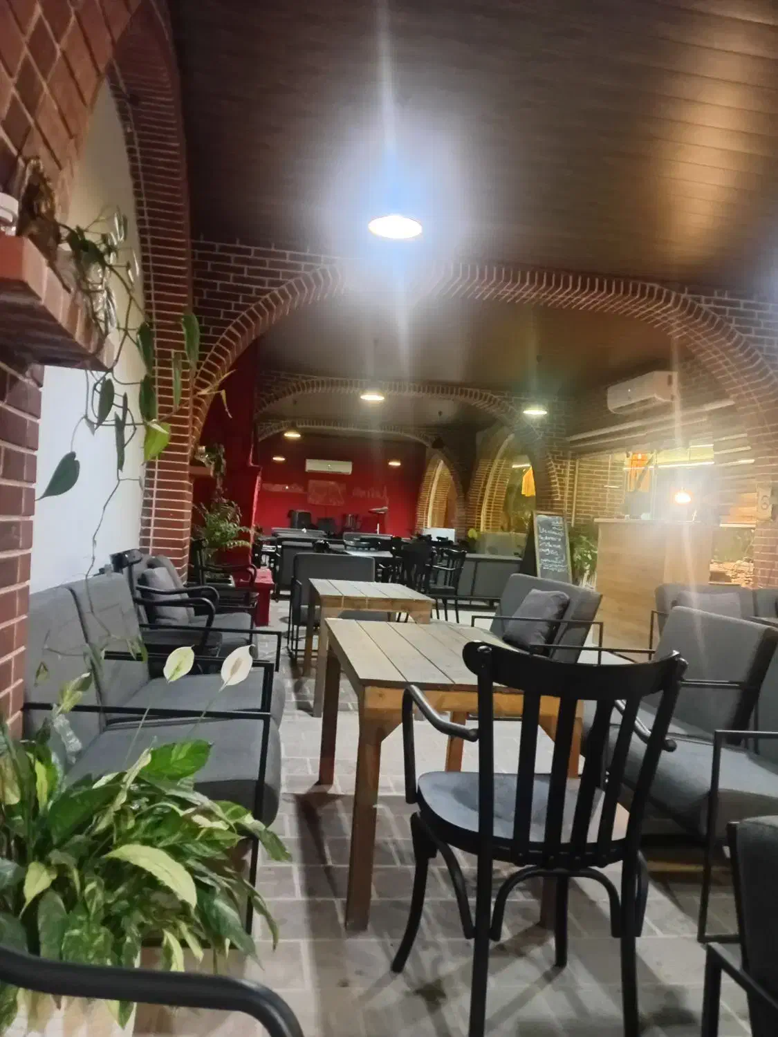 همکارجهت کاردرکافه رستوران|استخدام خدمات فروشگاه و رستوران|ایزدشهر, |دیوار