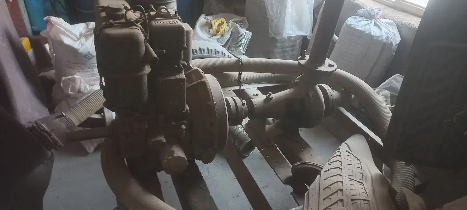 تراکتور، گاو آهن و موتور آب|ماشین‌آلات صنعتی|گهواره, |دیوار