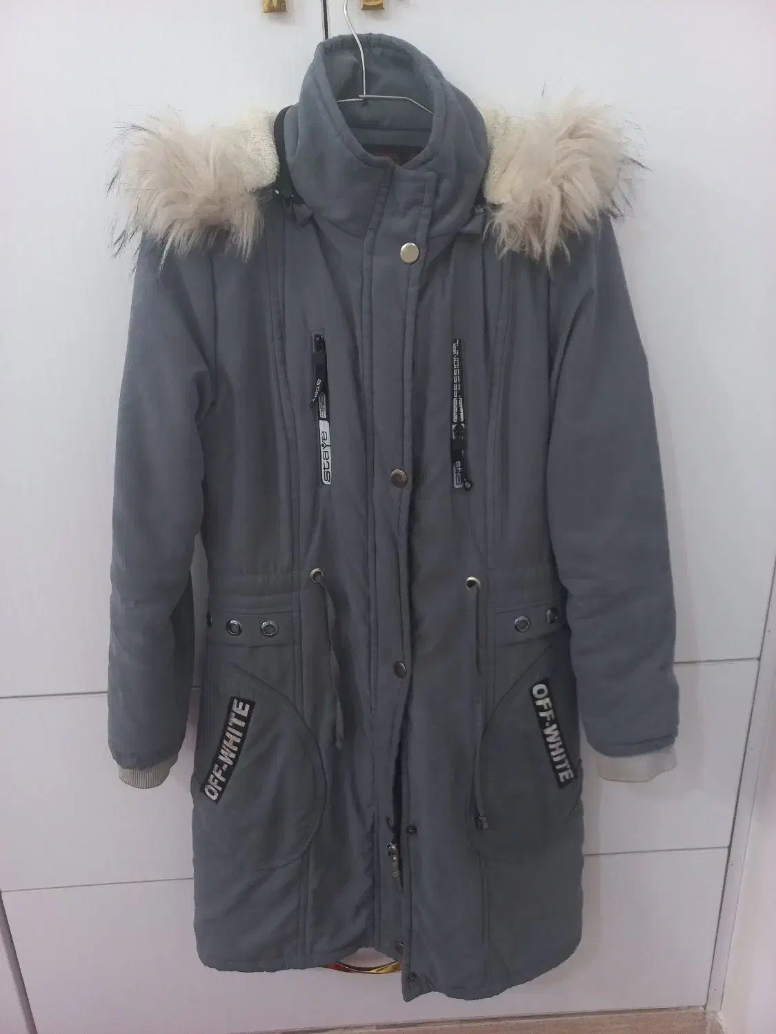 کاپشن|لباس|بروجرد, |دیوار