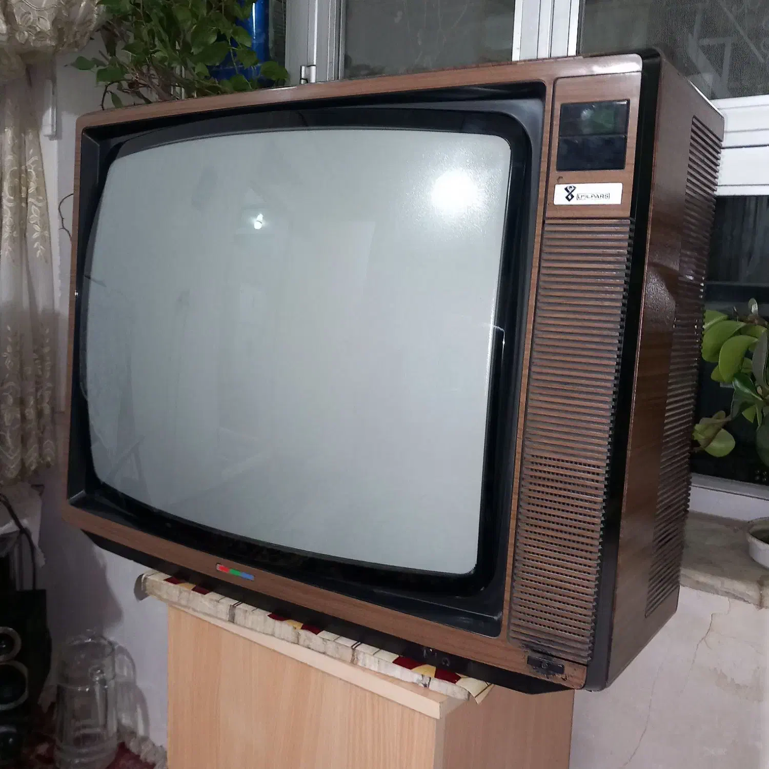 تلوزیون چوبی 29اینچ عتیقه فروشی|کلکسیون اشیاء عتیقه|آذرشهر, |دیوار