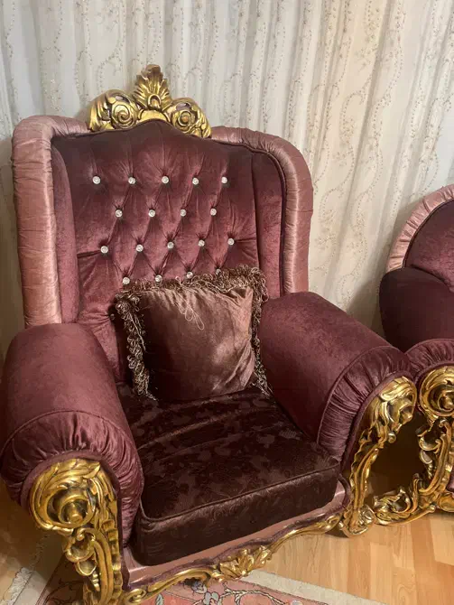 مبل هفت نفره ورق طلا ترکیه ای همراه میز نهار خوری|مبلمان خانگی و میز عسلی|اردبیل, |دیوار