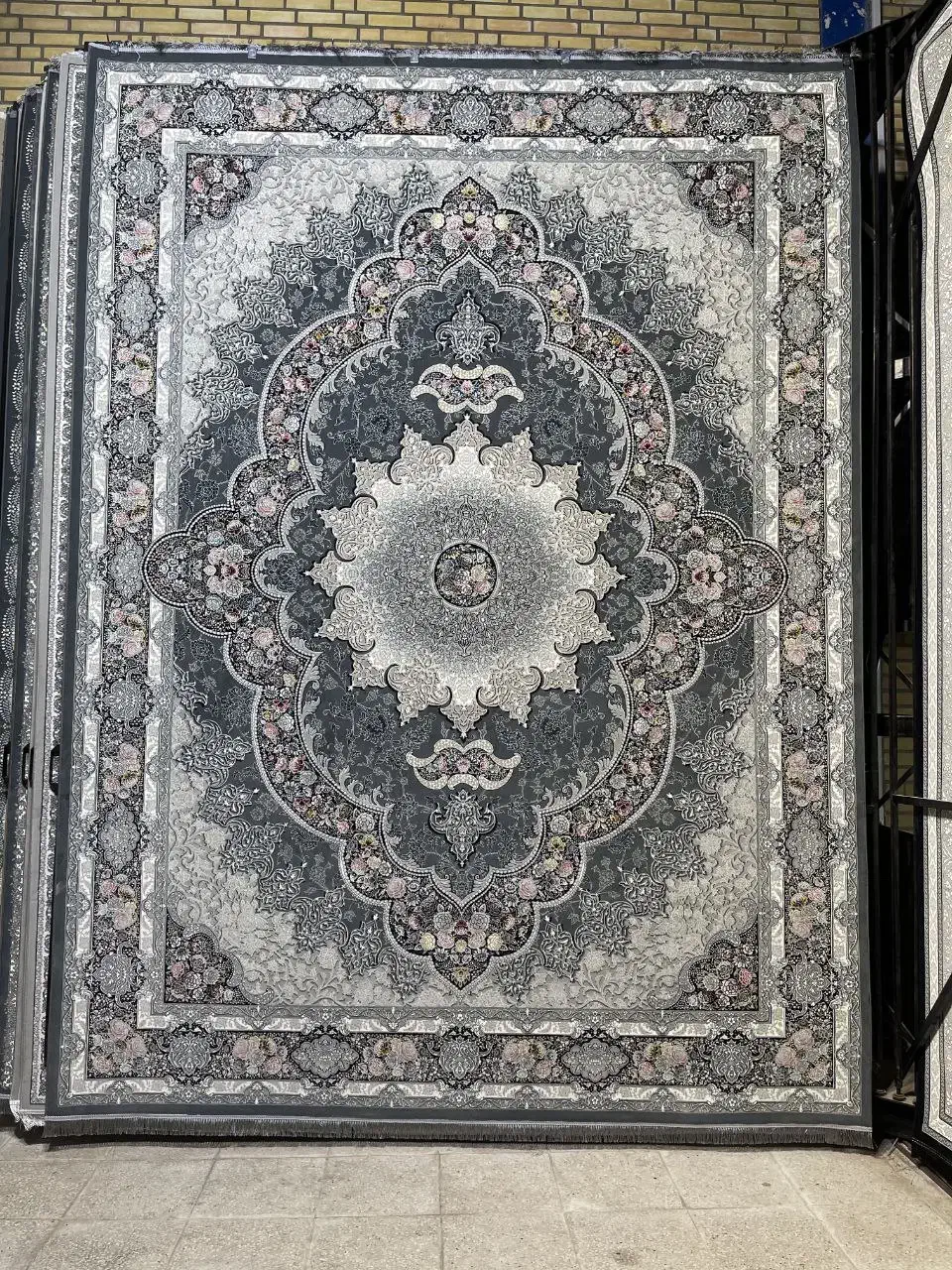 ترنج دار زمینه طوسی نخ خالص|فرش|مشهد, کوشش|دیوار