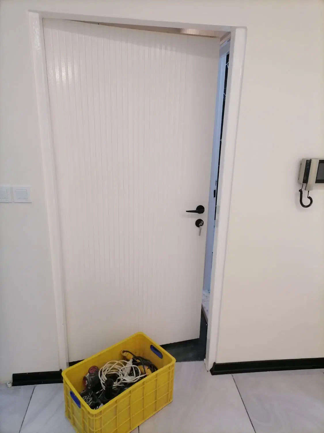 تولید و نصب درب اتاق و درب ورودی،نصب چارچوب چوبی|مصالح و تجهیزات ساختمان|تبریز, |دیوار