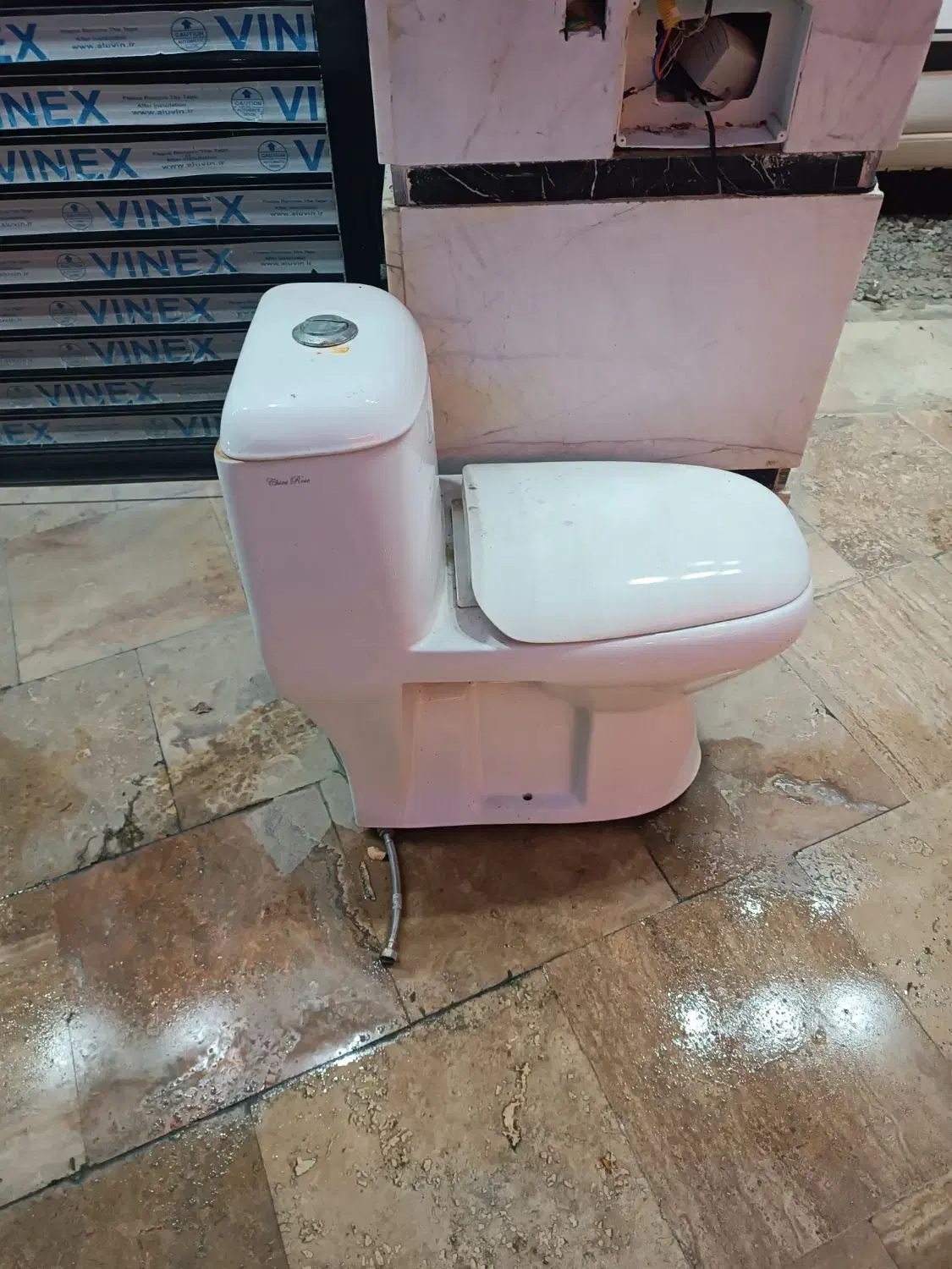 یک عدد توالت فرنگی|لوازم سرویس بهداشتی|چمستان, |دیوار