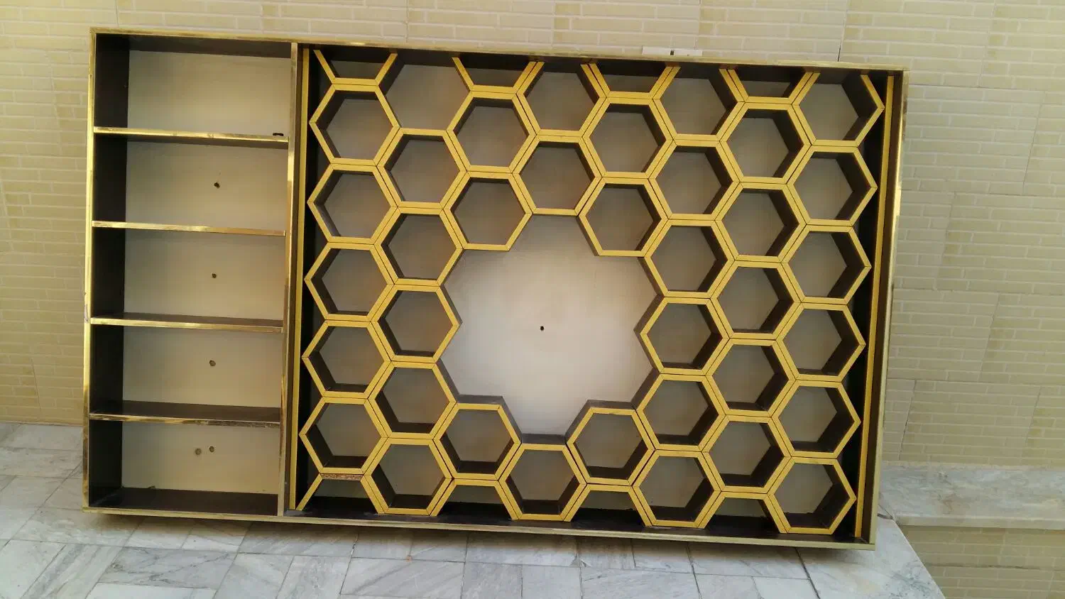 دکور۶ضلعی مغازه|کتابخانه، شلف، قفسههای دیواری|نجفآباد, هفده شهریور|دیوار