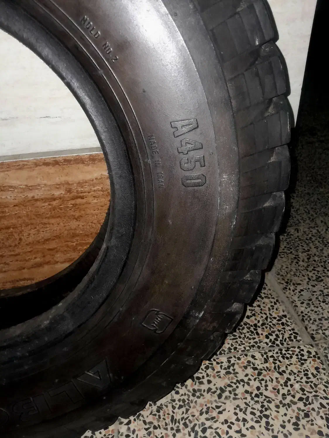 لاستیک عقب خاور و نیسان|قطعات یدکی و لوازم جانبی|برخوار, |دیوار