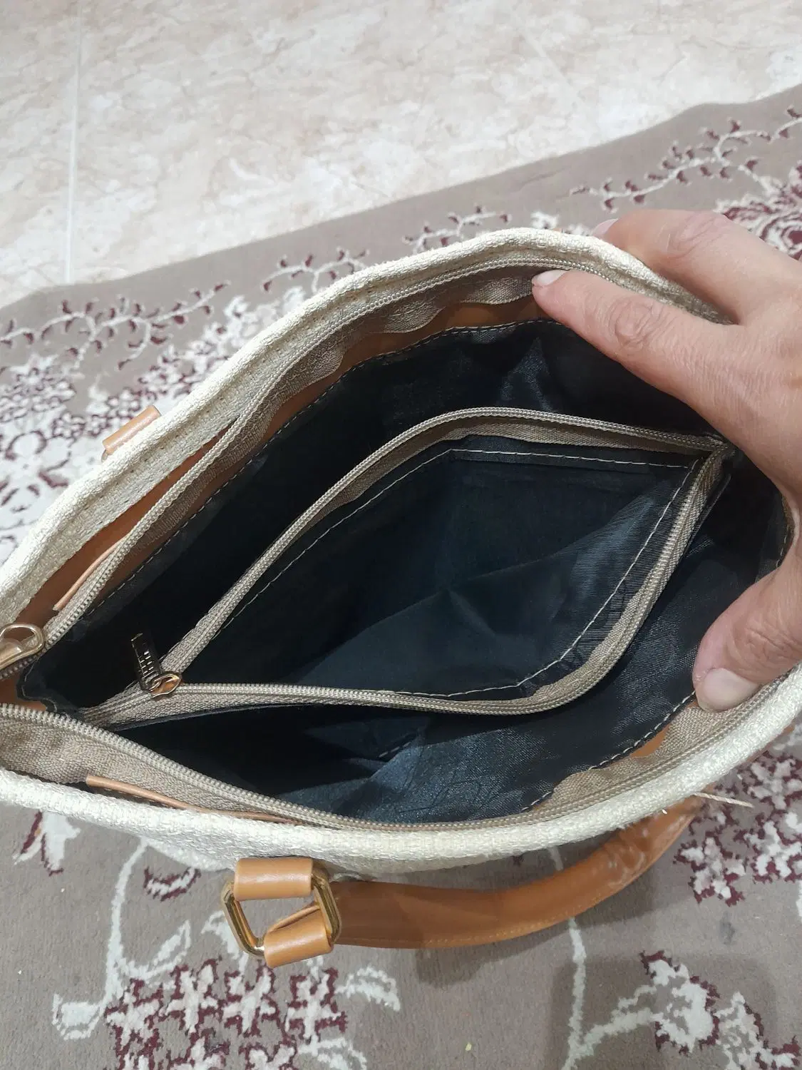 کیف|کیف، کفش، کمربند|طرقبه, |دیوار