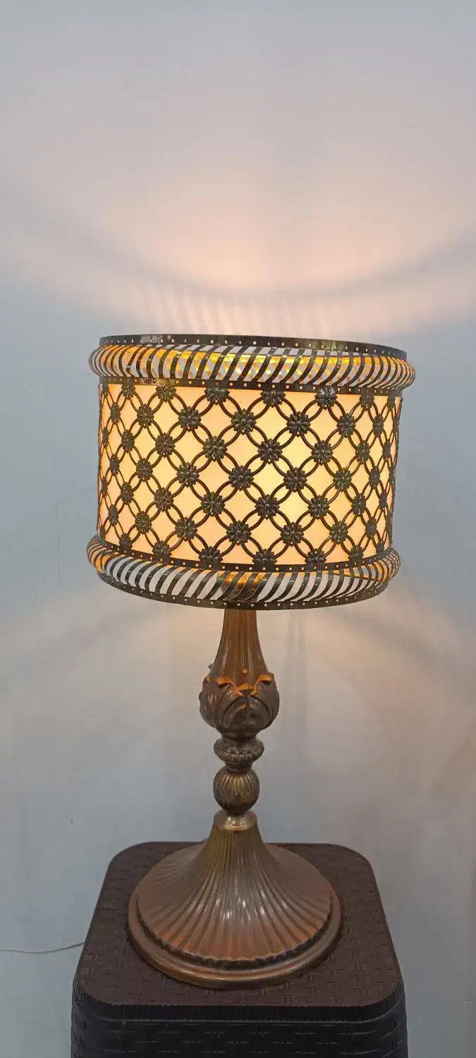 آباژور طلایی شیک قیمت پایین|چراغ خواب و آباژور|ورامین, شهرک فجر|دیوار